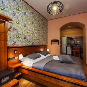 oasis-prague-apartments.praguehotelsweb.com/